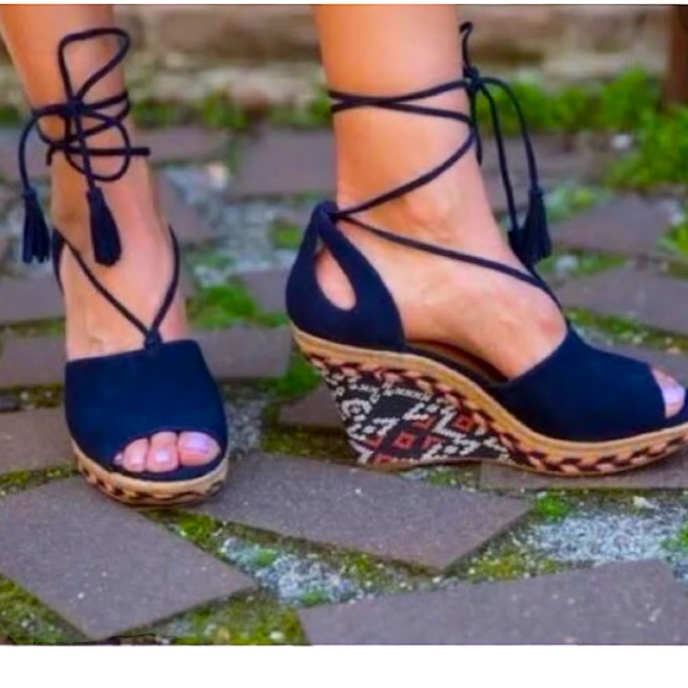 Cabi Sandals - Picture 2 of 10